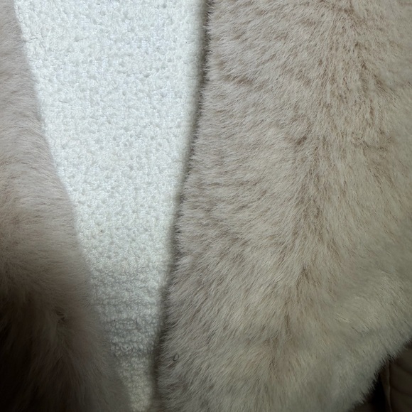 Flam Mode Elegant Cream Faux Fur Trimmed Coat - Picture 8 of 13